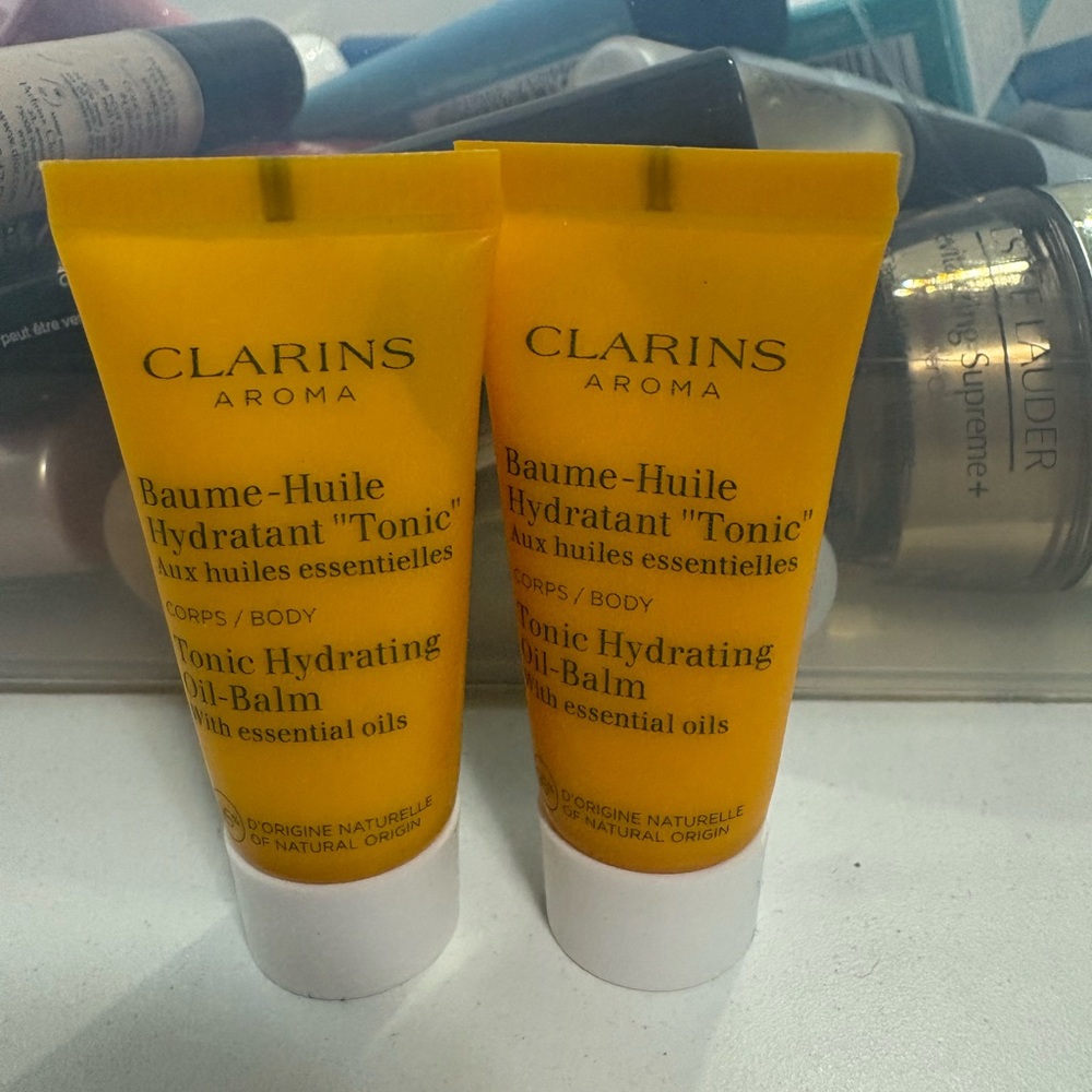 2 Clarins Aroma Tonic Hydrating Oil-Balm